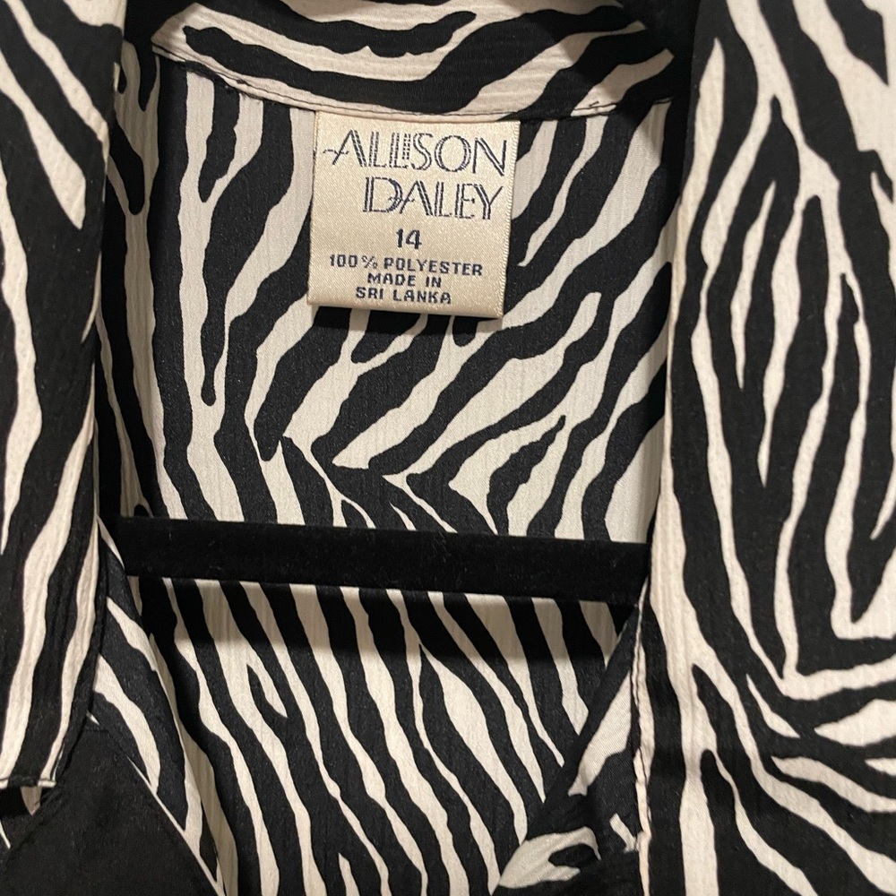 Zebra buttoned down blouse - Picture 3 of 4